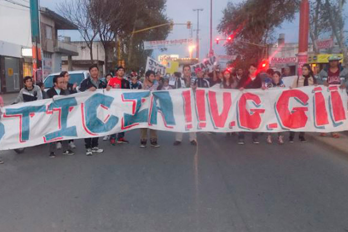 Marcha para pedir testigos del caso de mujer baleada en VGG