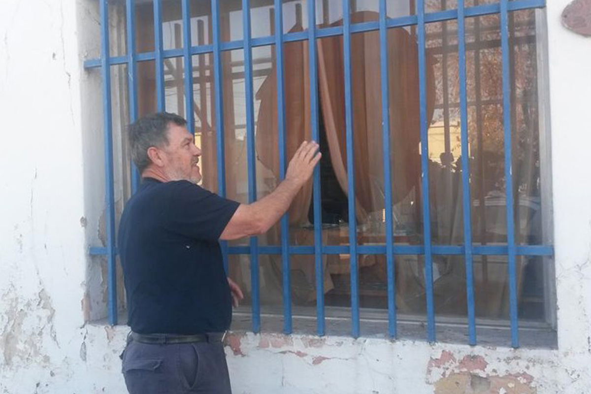 Agredieron la casa de Alberto Perassi y su familia