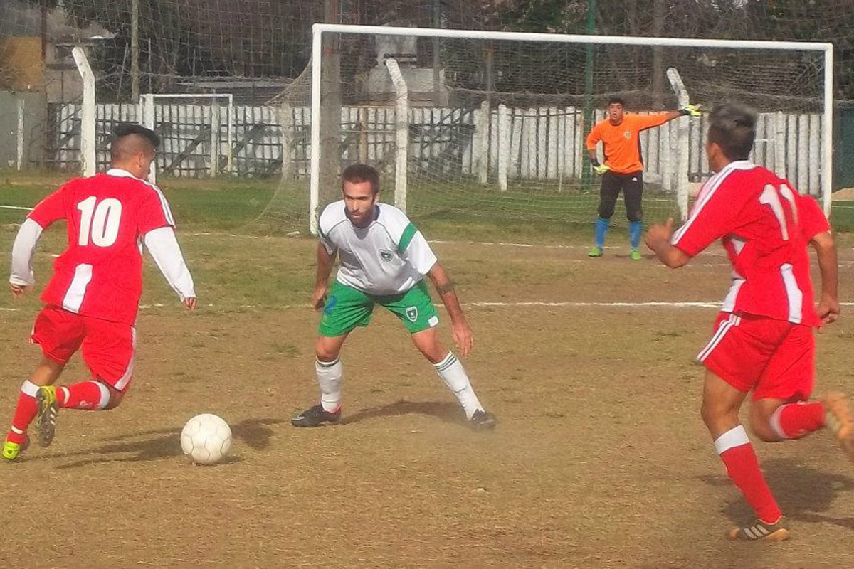 Rosarina de fútbol: Morning ganó y sigue en la cima