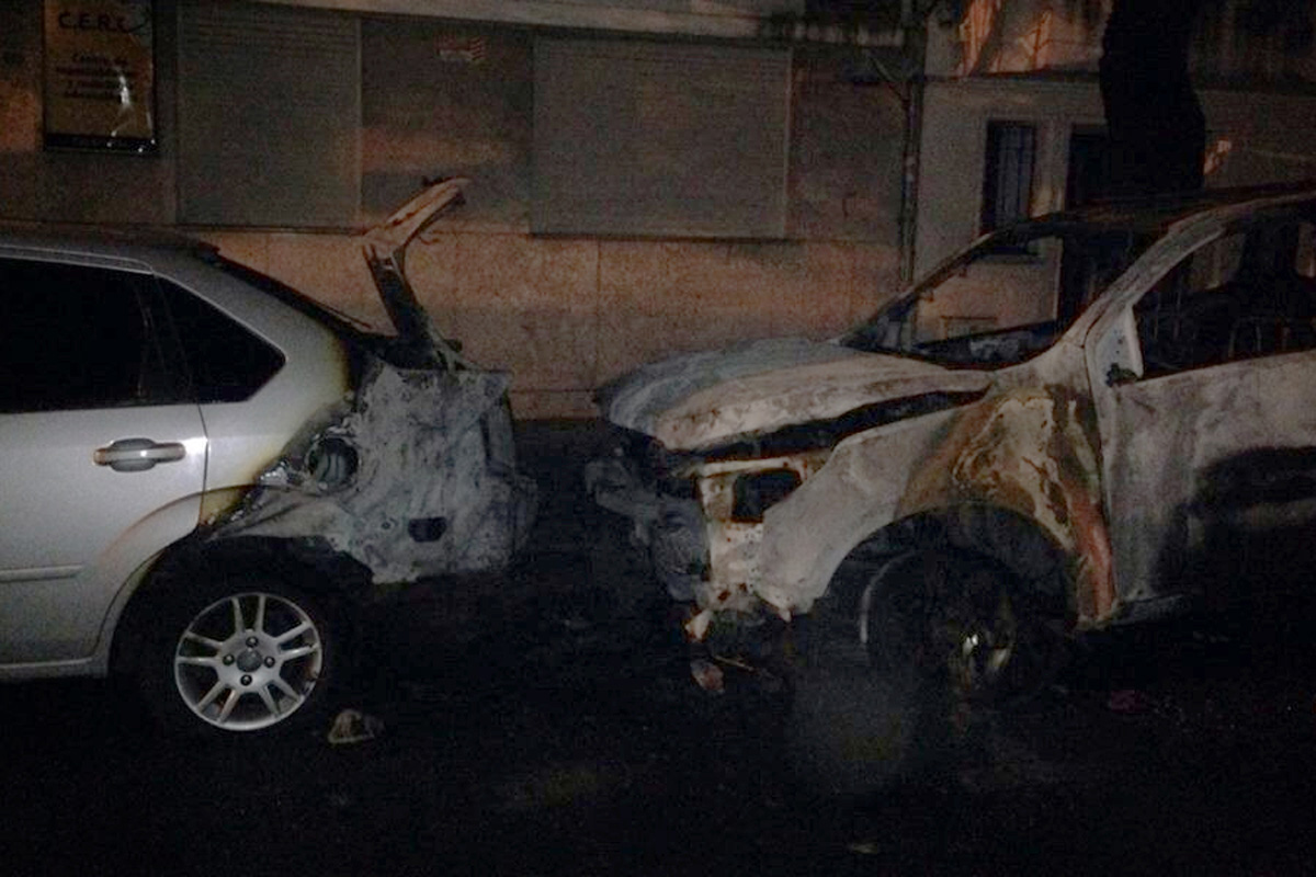 Incendiaron autos en distintos puntos de la ciudad
