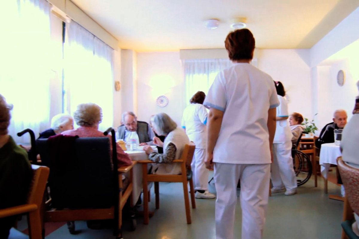 Denuncian irregularidades en geriátricos porteños