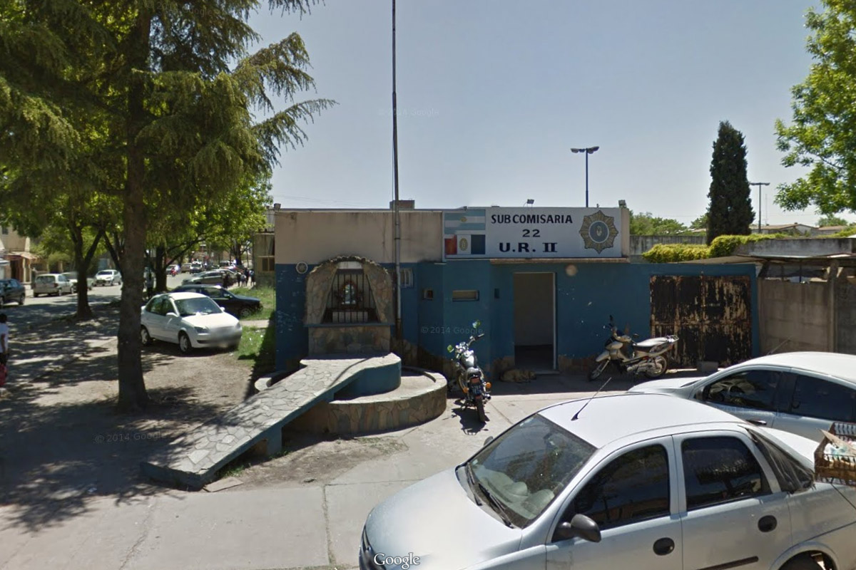 Adolescente atacado a balazos en la puerta de su casa