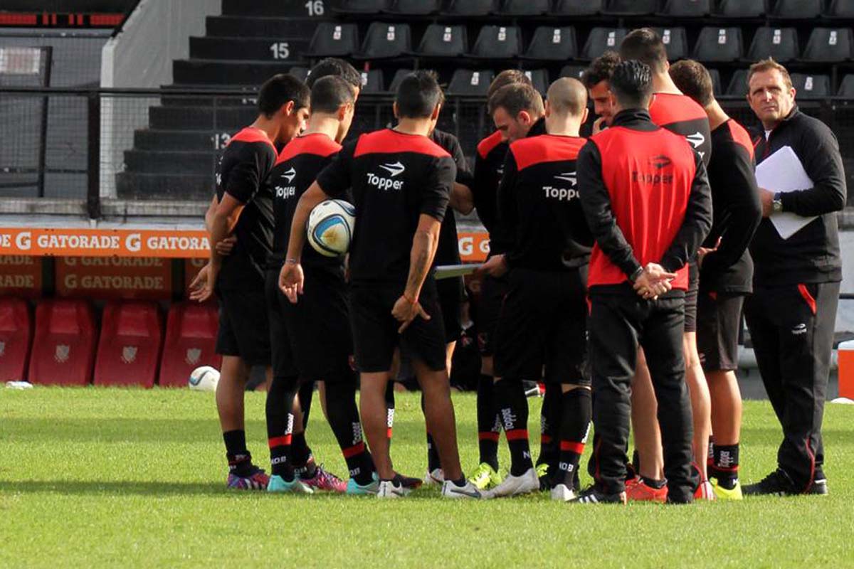 Bernardi no tiene definido el equipo para el clásico rosarino
