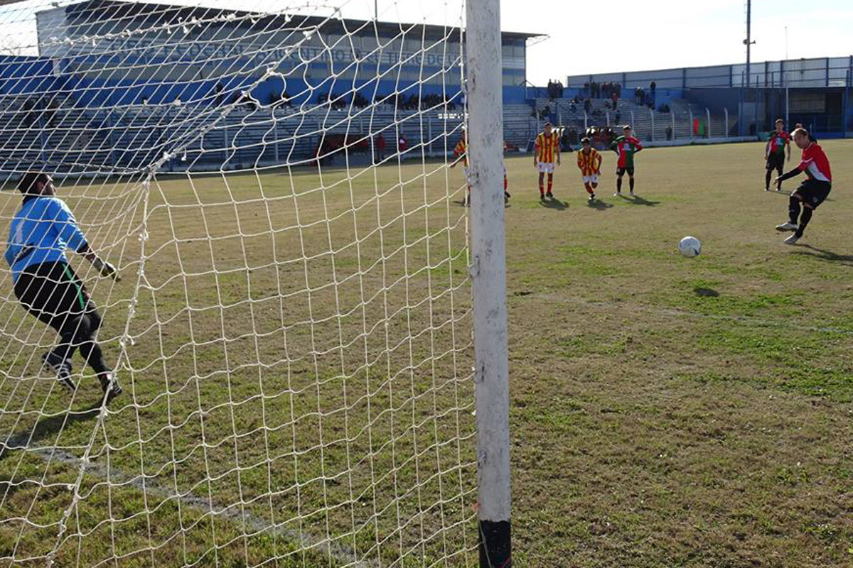 Coronel Aguirre empató y sigue mejorando su juego