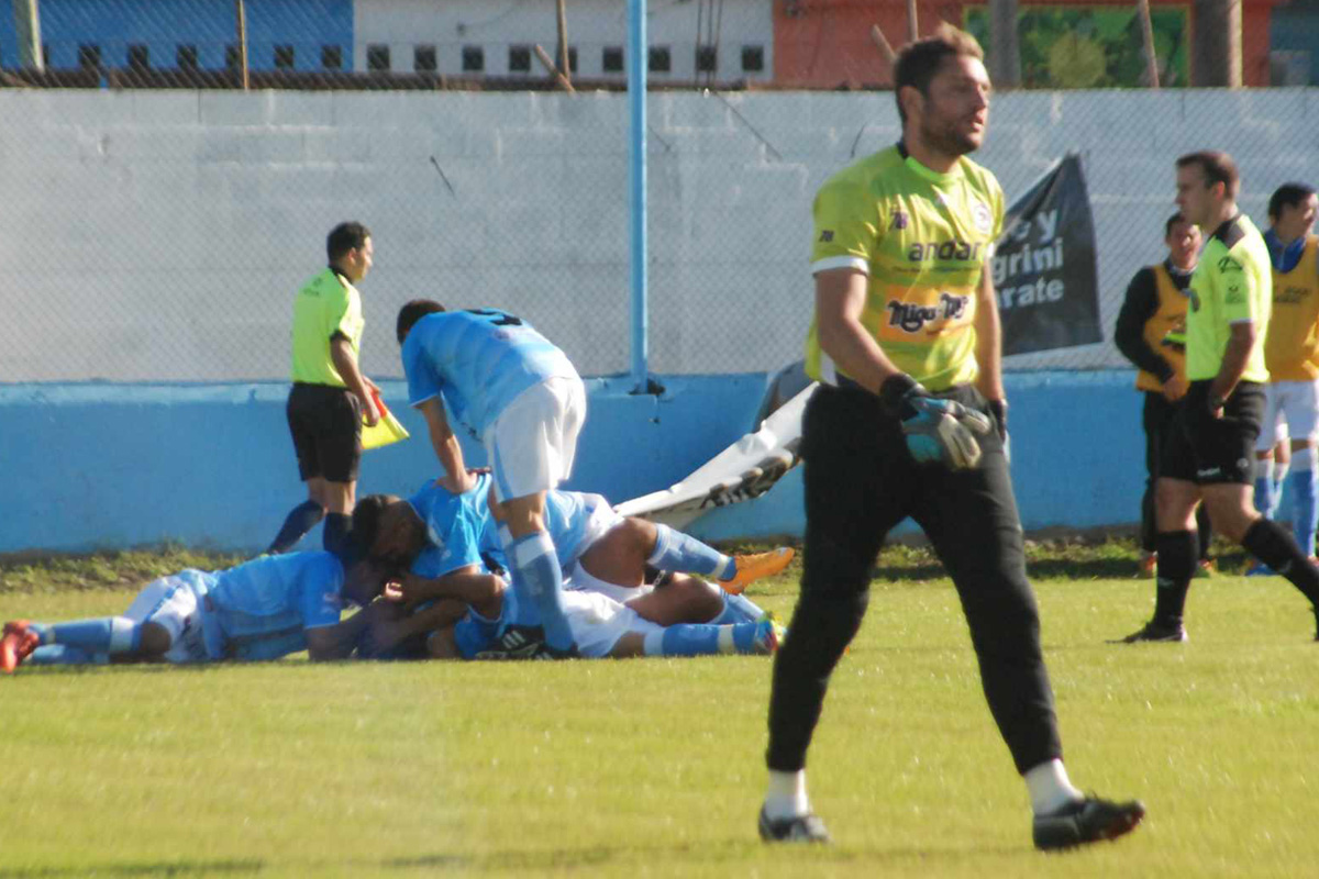 Central Córdoba perdió y se alejó del líder de la C