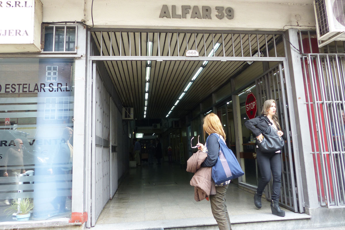 Gendarmería allanó edificio de oficinas en el microcentro