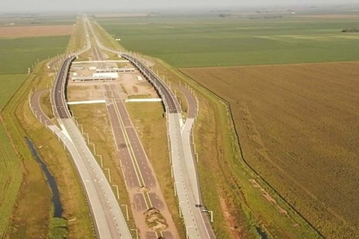 Volcó un camión con hacienda en autopista a Córdoba