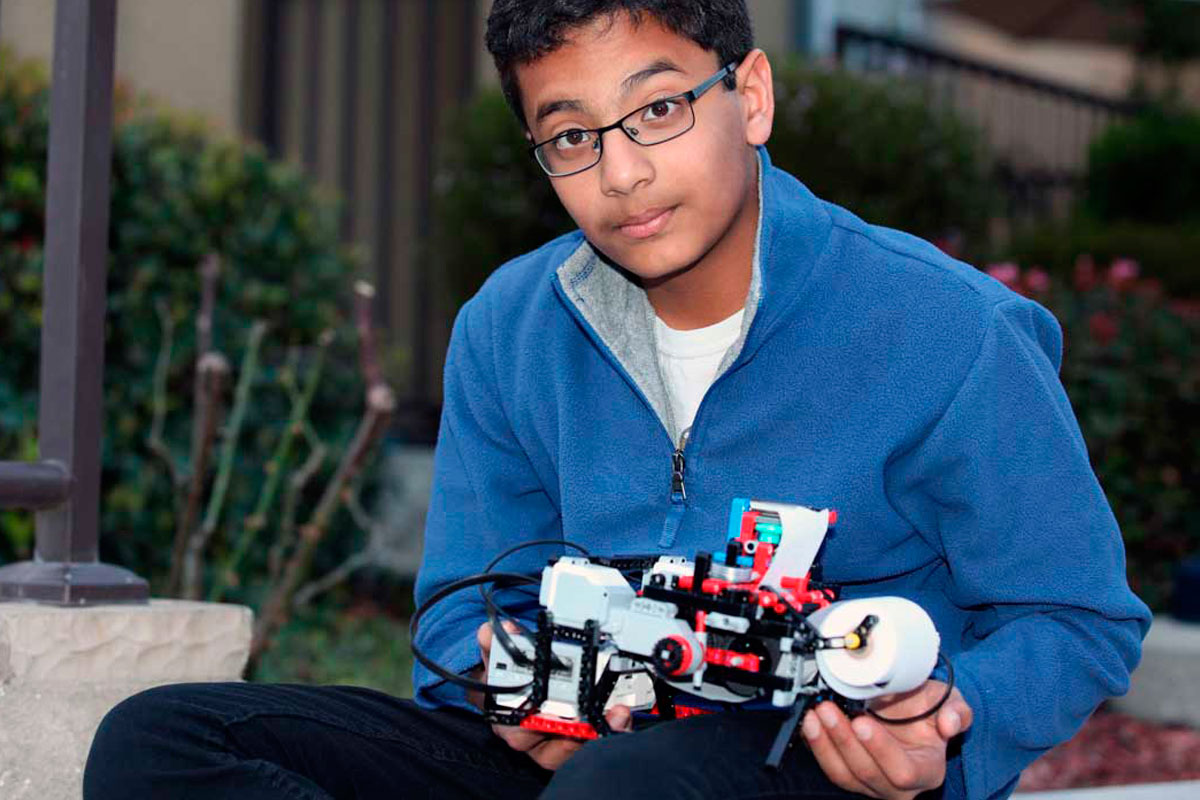 Tiene 12 años y construyó una impresora de Braille con legos