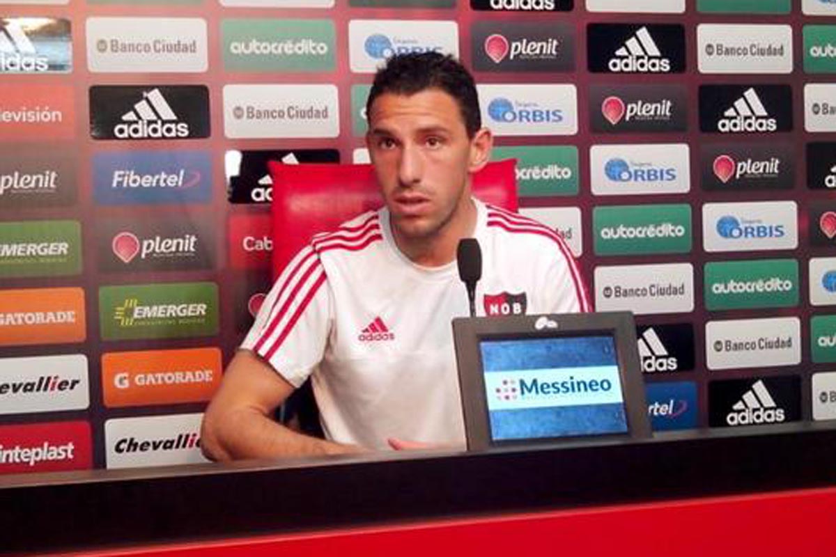 “Estoy acá y doy la cara, esto hay que revertirlo con ganas y goles”