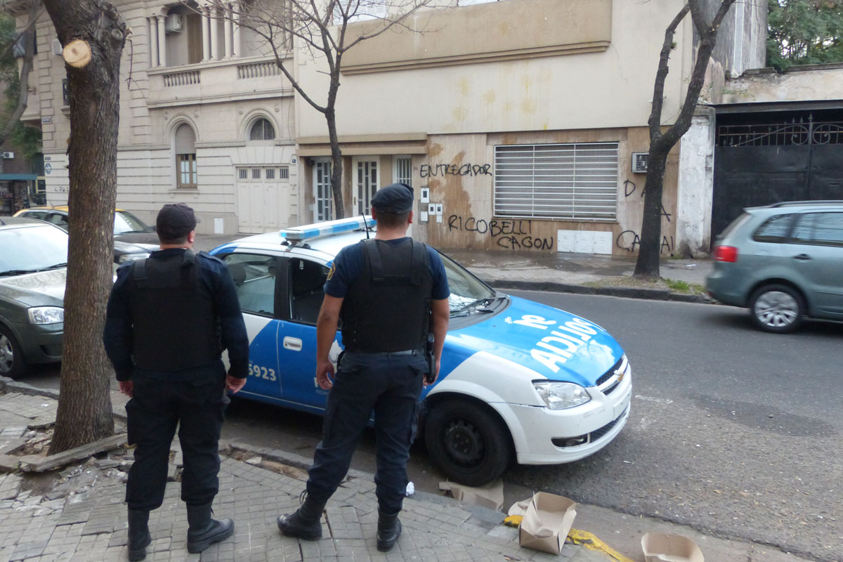 Pintadas contra Riccobelli y conferencia de la dirigencia