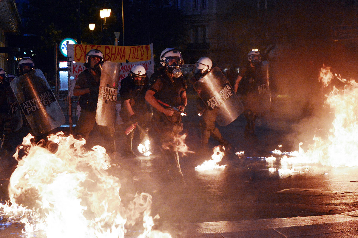 Entre disturbios, el Parlamento griego votará el ajuste