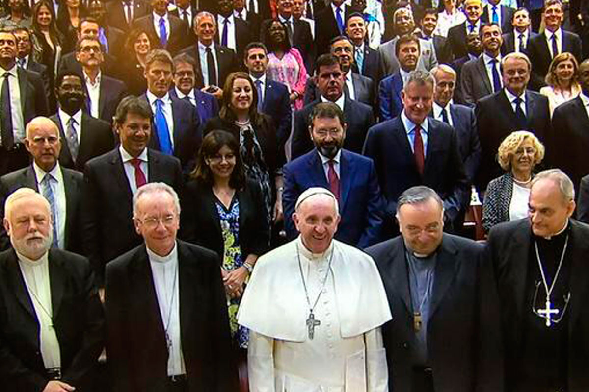 Fein oficializó el pedido para que el Papa visite Rosario
