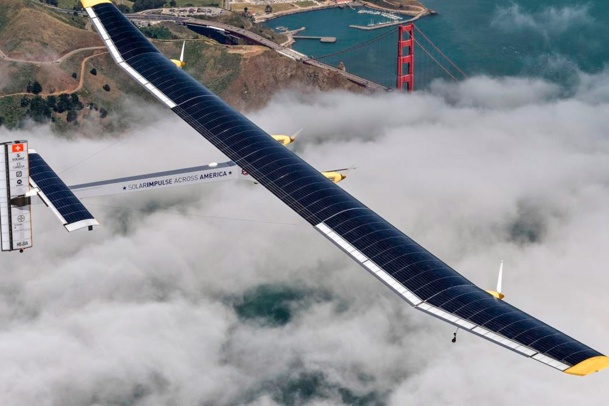 Avión solar llega a Hawái y bate récord de vuelo solitario