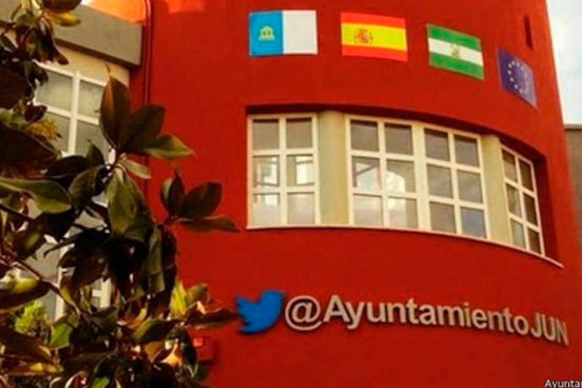 Casi todo lo que pasa en el pueblo, pasa en Twitter