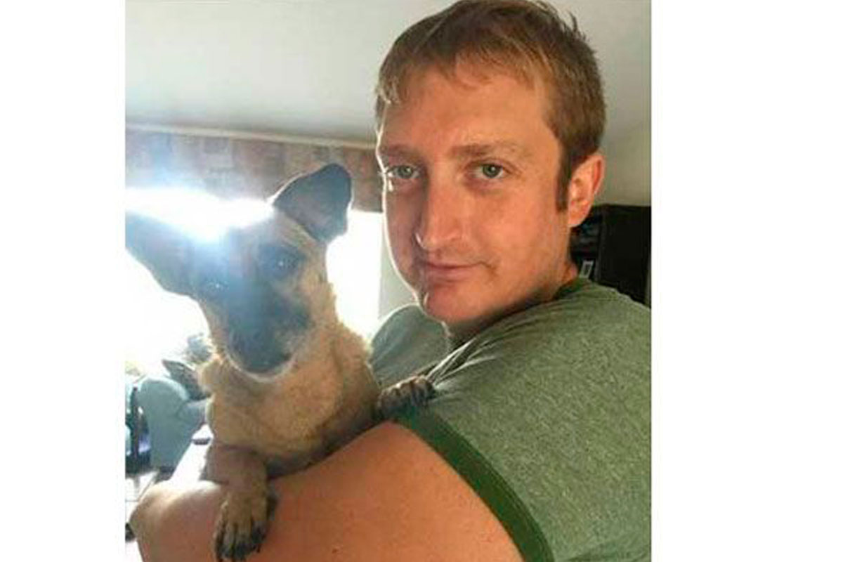 Lo despidieron de su trabajo por querer casarse con su perro