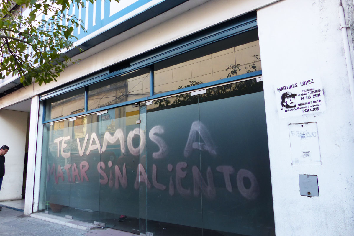 La fachada de El Ciudadano, con pintadas y amenazas