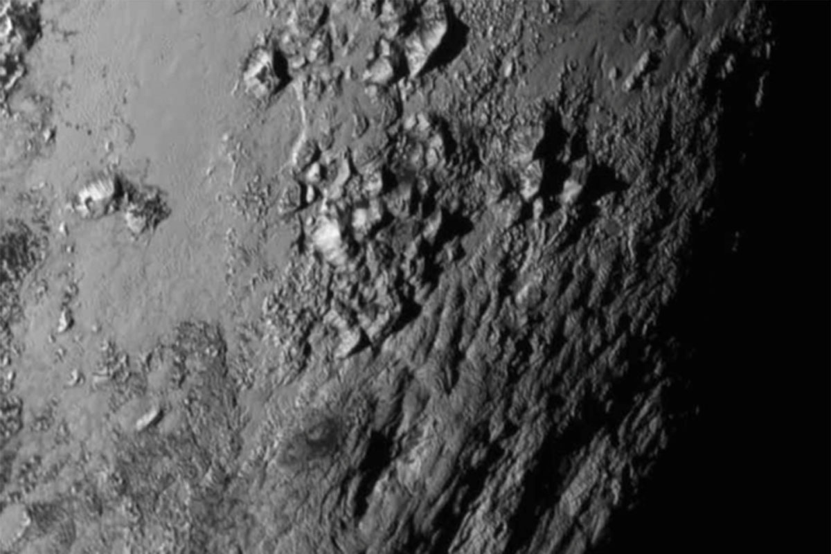 Descubren cordilleras heladas en Plutón