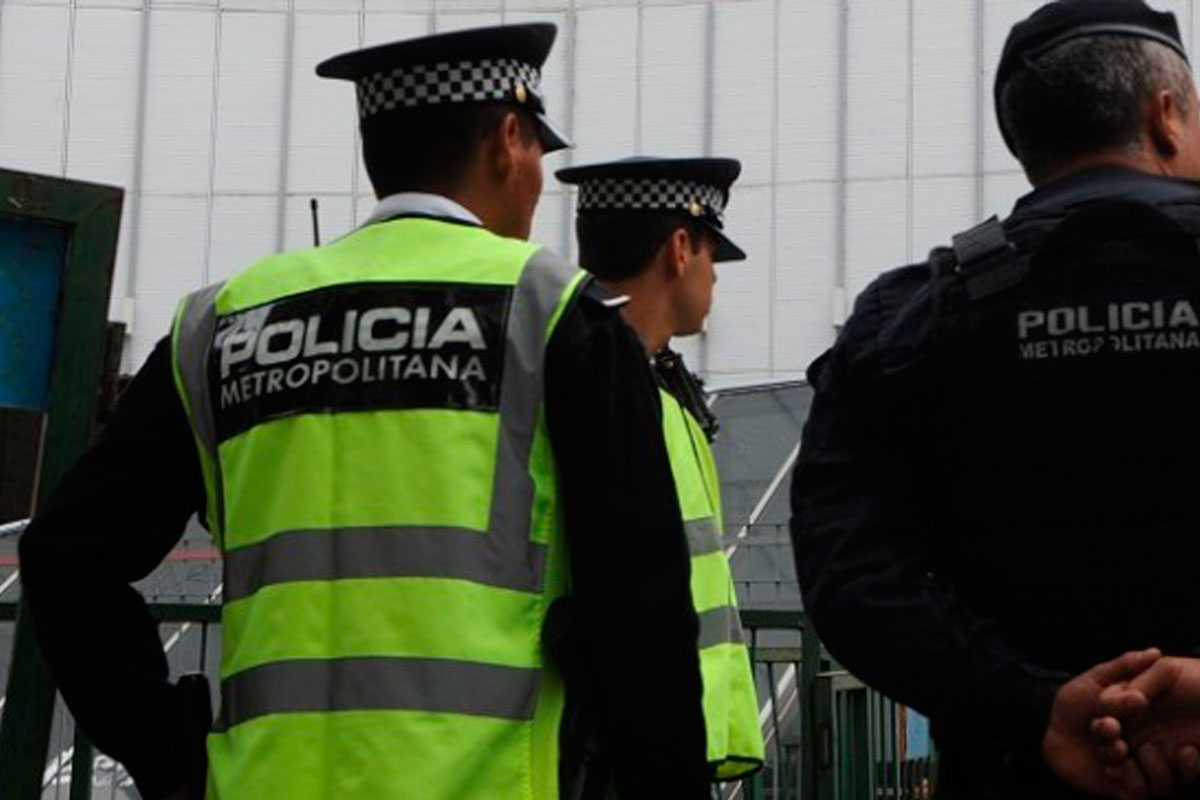 Policías alcoholizados chocaron un árbol y una casa
