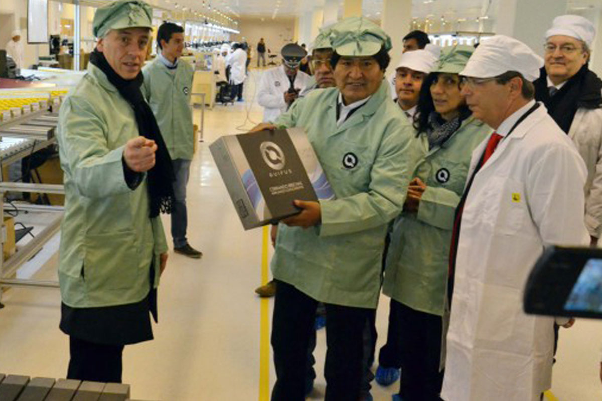 Bolivia ya empezó a fabricar teléfonos inteligentes
