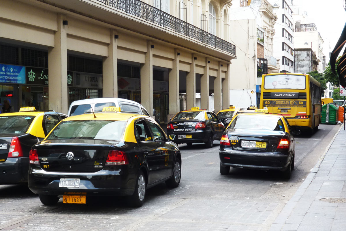 Taxis buscan apoyo de otros gremios para un paro general