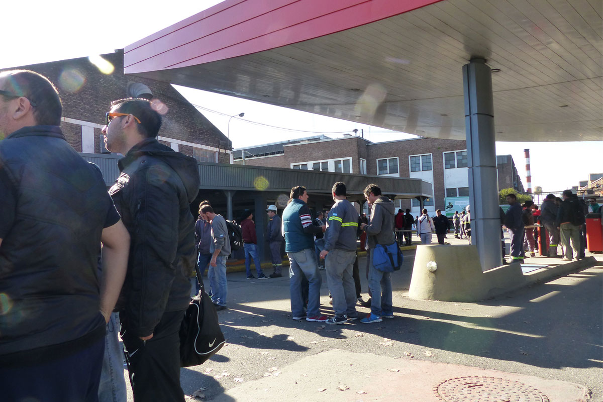 Despiden a 12 trabajadores en Acindar y paran la planta