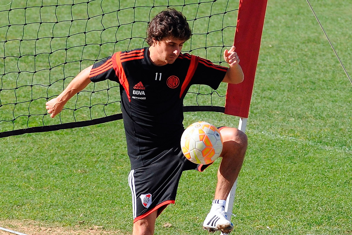 Aimar colgó los botines y le dejó carta a compañeros