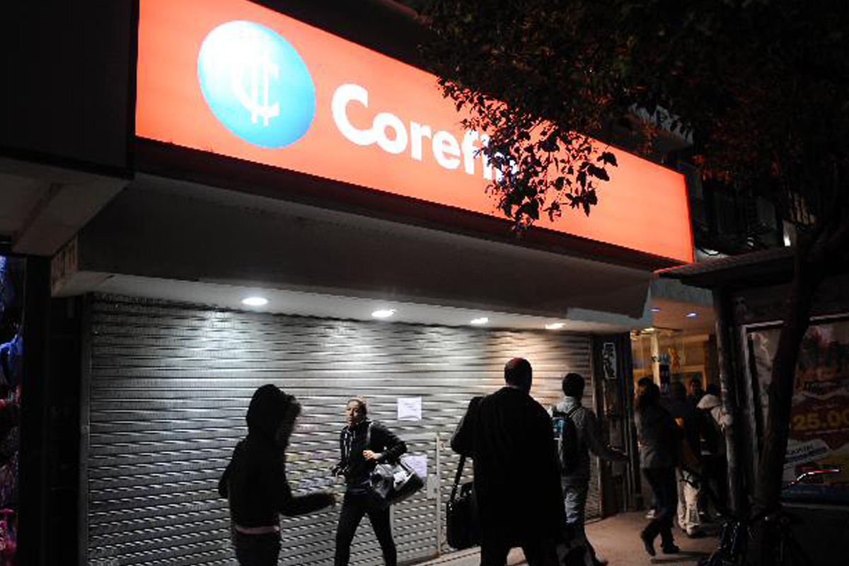 Dos sujetos armados asaltaron una financiera en pleno centro