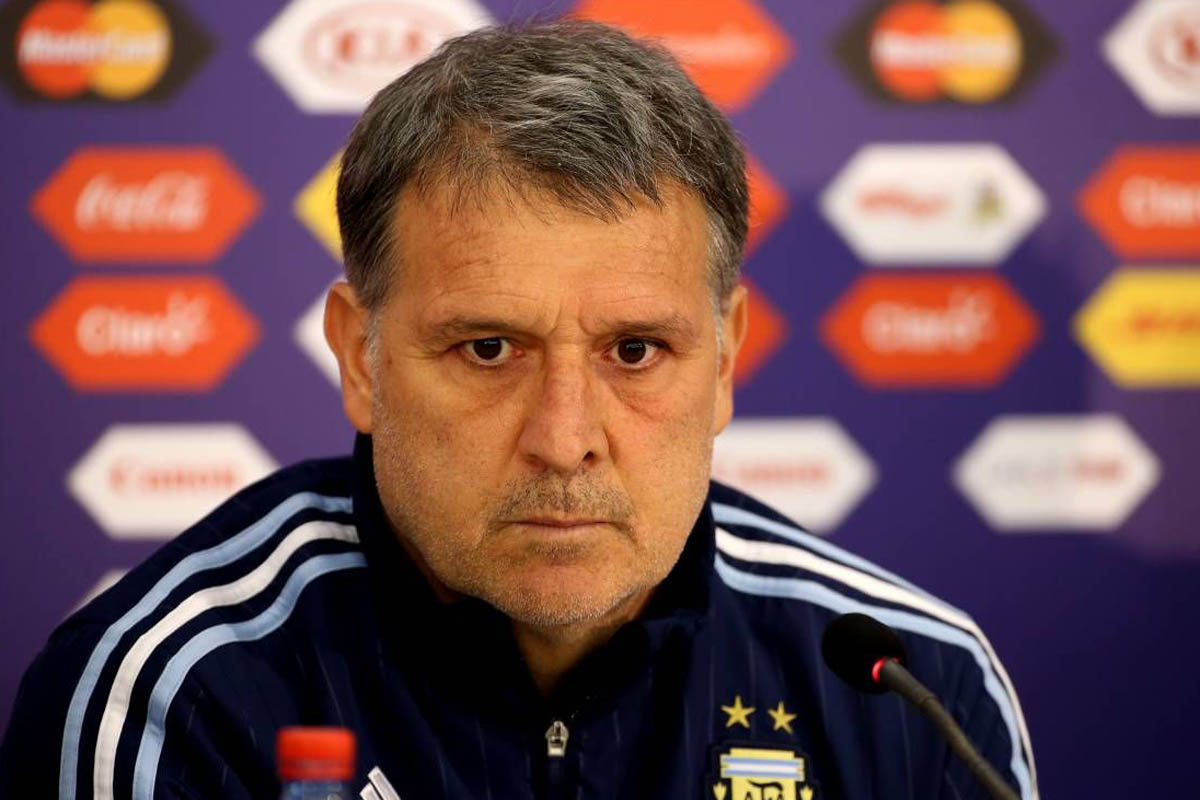 «Siento mucha tristeza, voy a seguir con estos 23 jugadores»