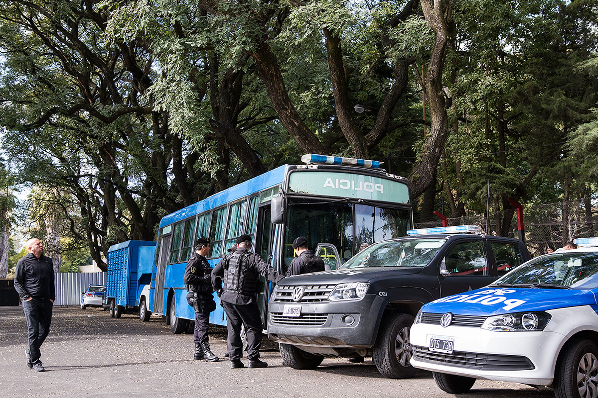 Corridas y balazos de goma en las inmediaciones del Coloso
