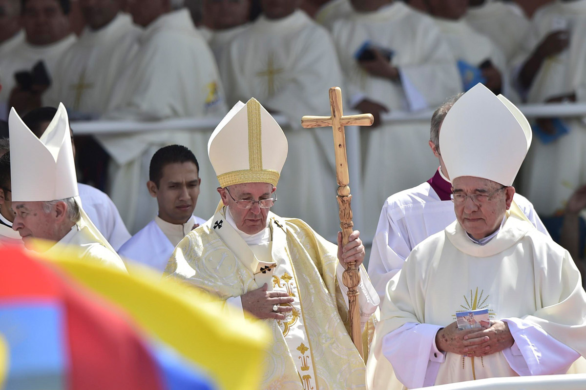 En Ecuador el Papa intenta aliviar la tensión política