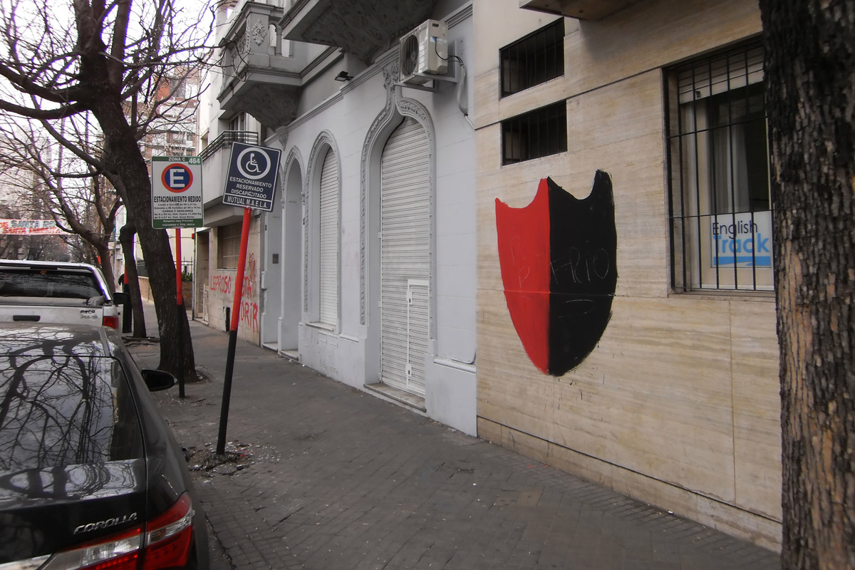 Repudiable agresión al mobiliario público y privado