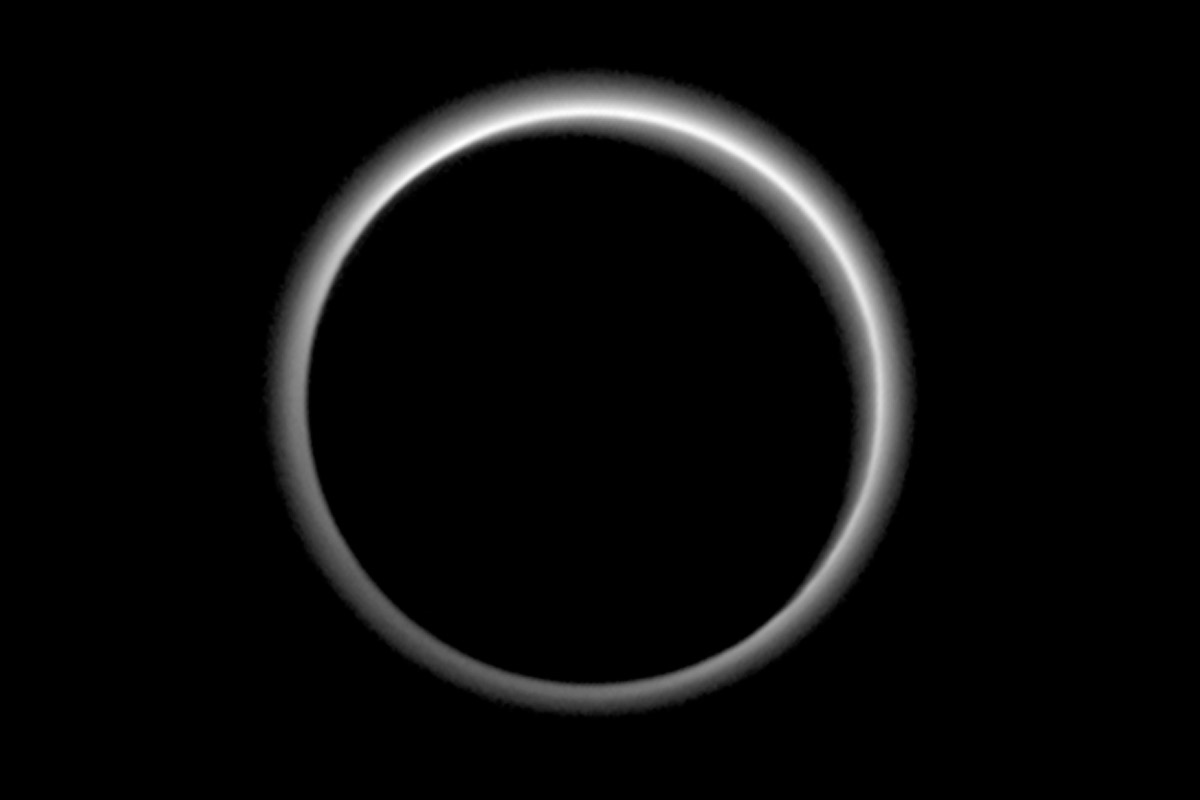 El lado oscuro de los glaciares de Plutón