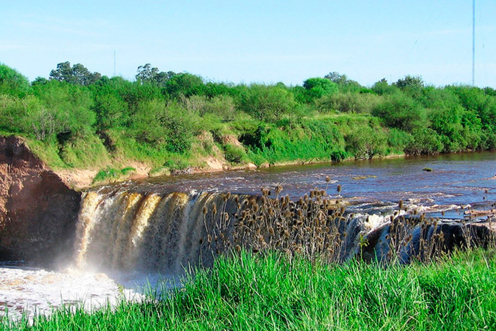Cascada-parque-regional-editada