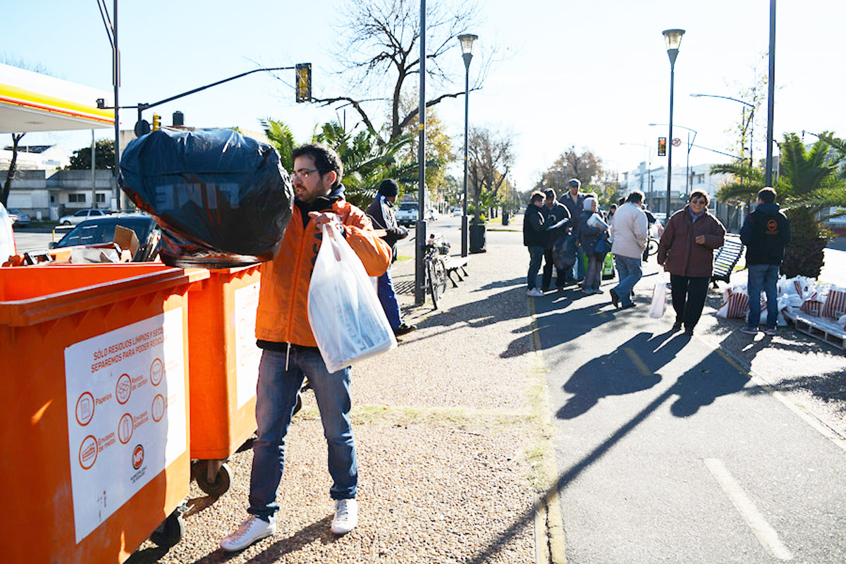 Jornada de canje de residuos reciclables por verduras