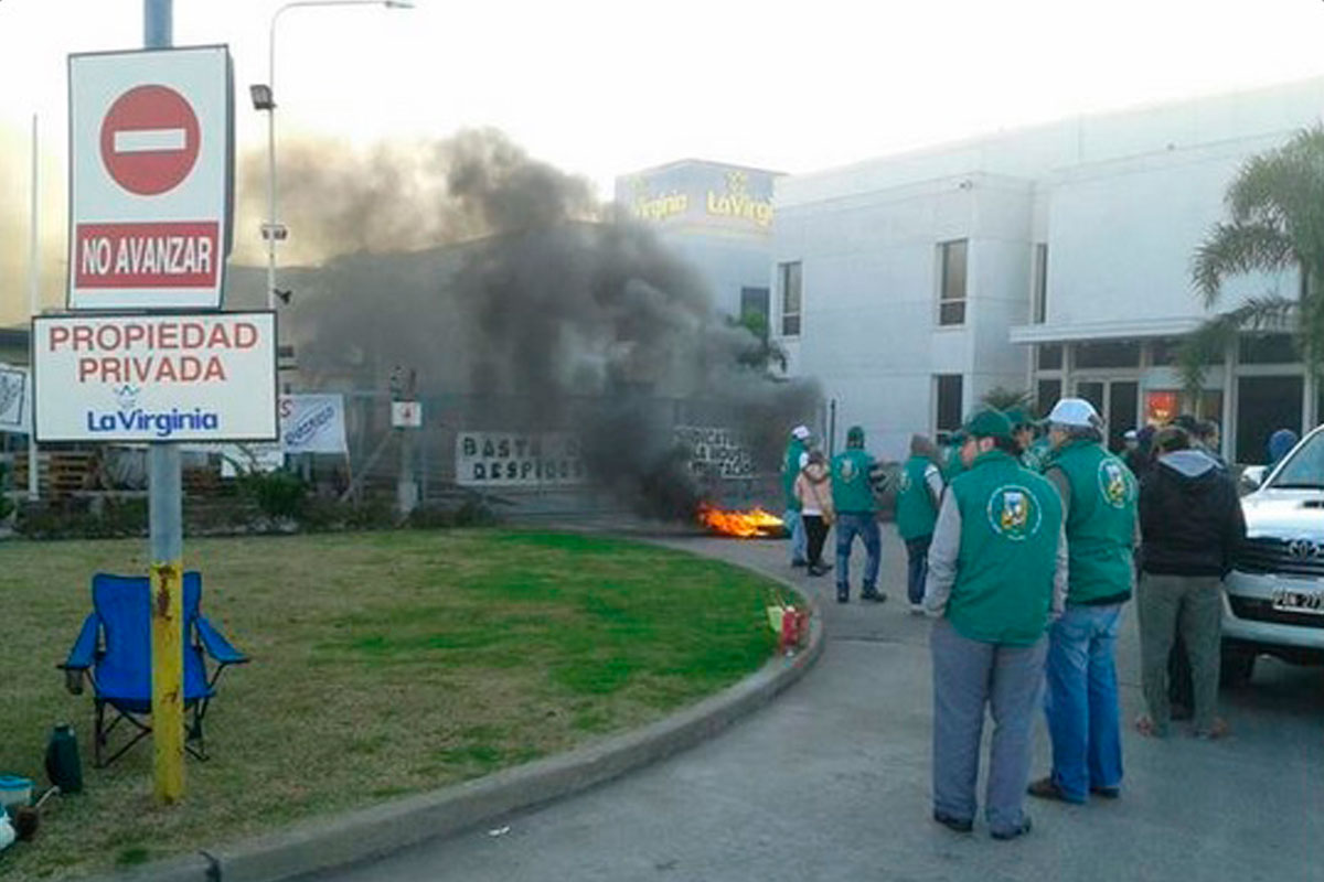 Conflicto en La Virginia por el despido de trabajadores