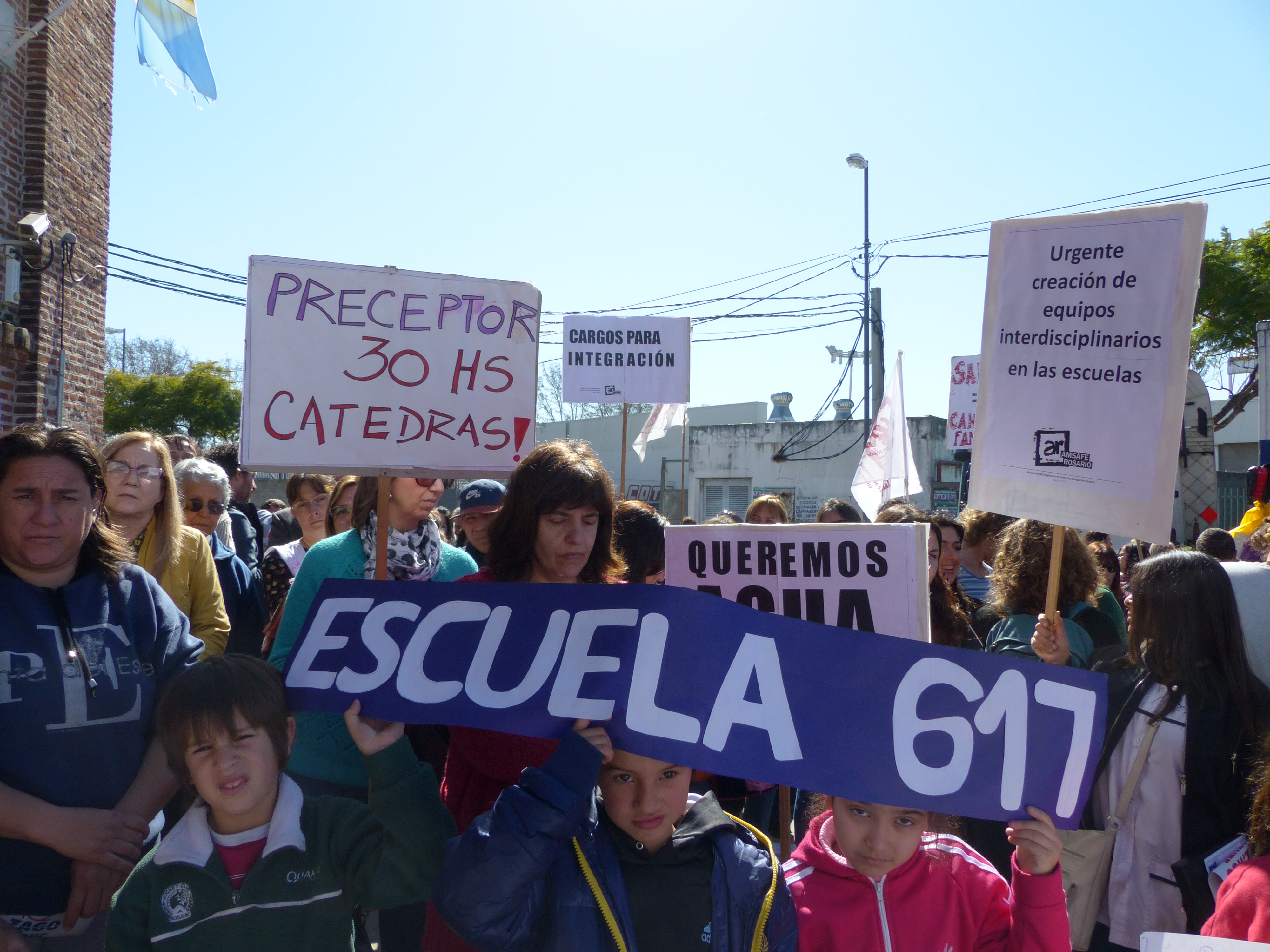 Docentes y estatales fueron al Ministerio de Educación