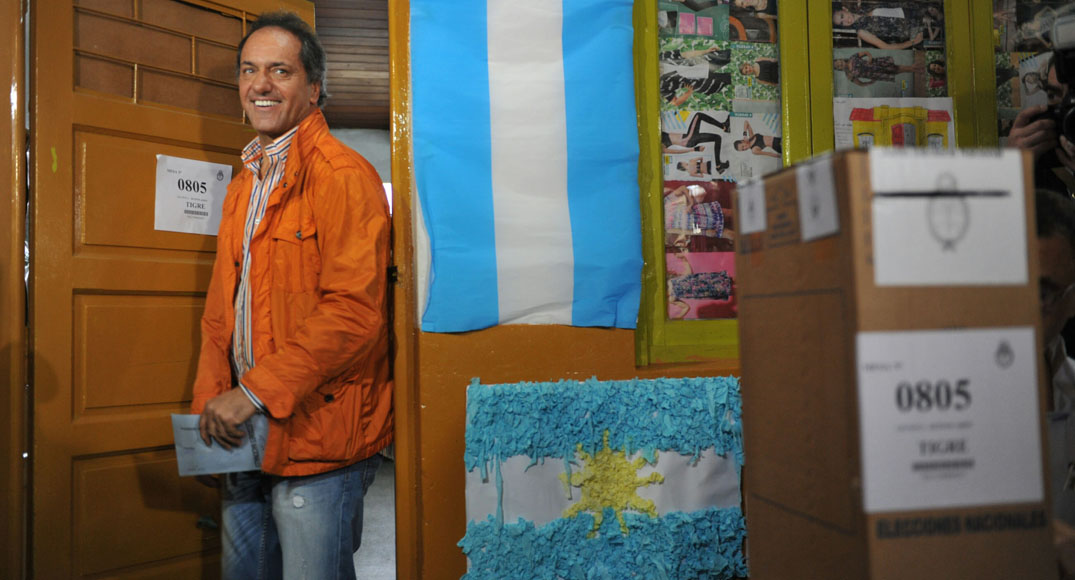 Scioli le saca 6 puntos a Macri cuando se escrutó oficialmente el 13 % de los votos