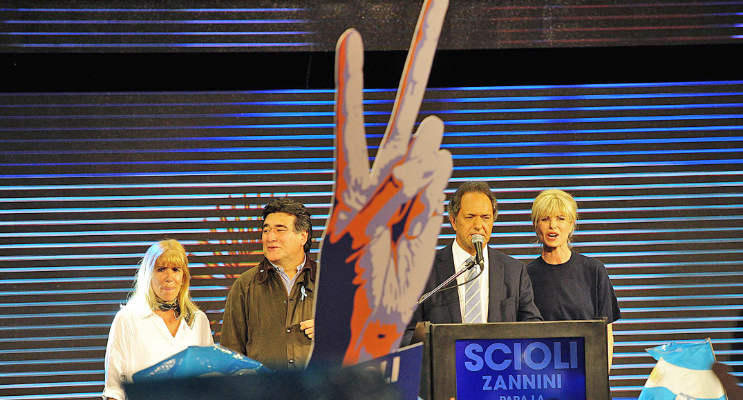 El Frente para la Victoria se impone, pero Cambiemos lo sigue de cerca