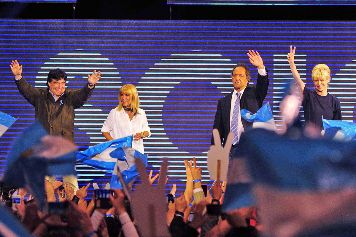Scioli se consolida y mantiene la ventaja de 6 puntos sobre Macri