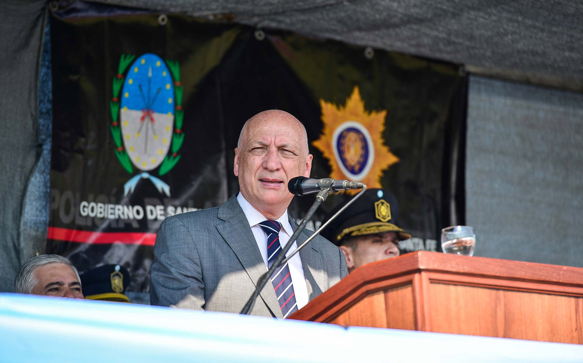 “Quiero que la Policía recupere el respeto de los santafesinos”