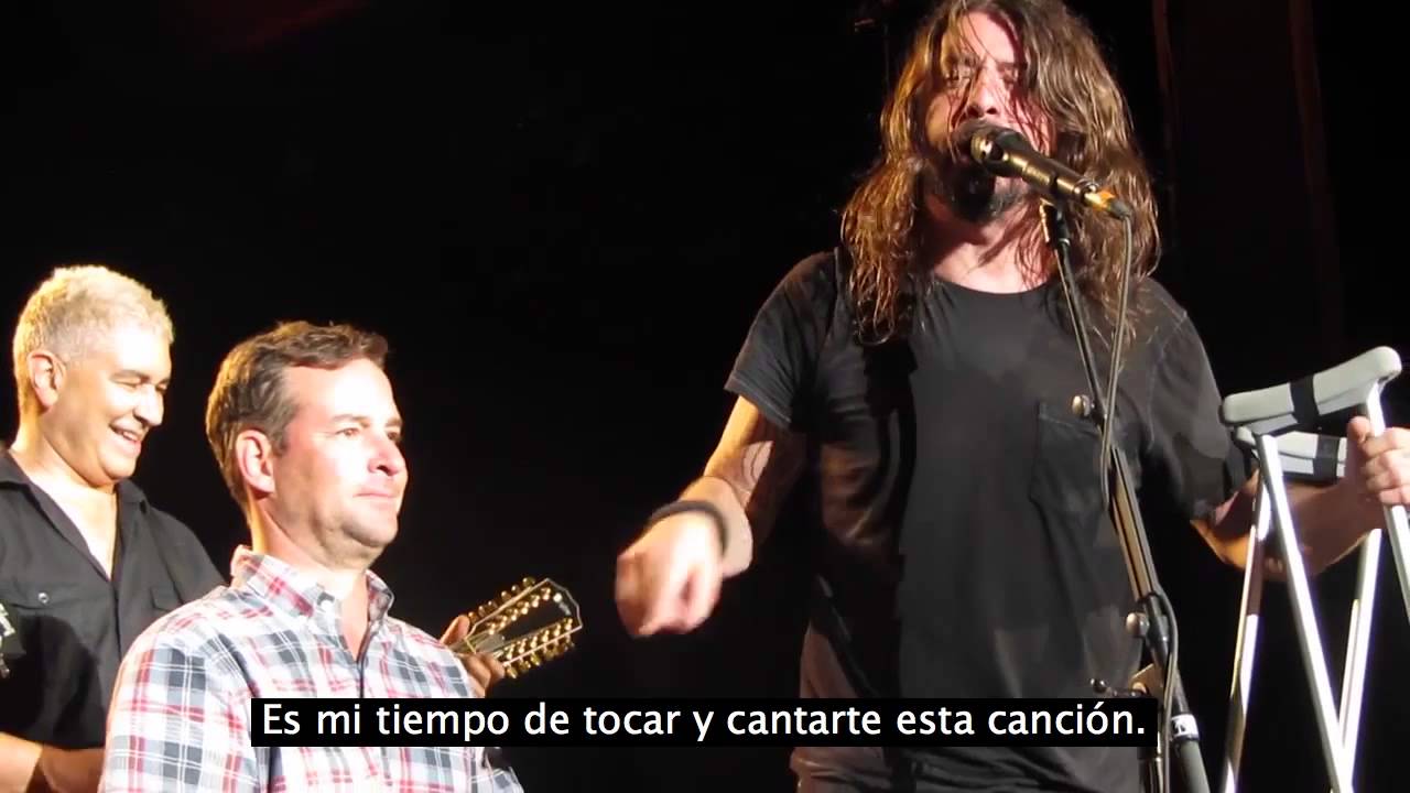 Dave Grohl invitó a un fan emocionado a cantar con él