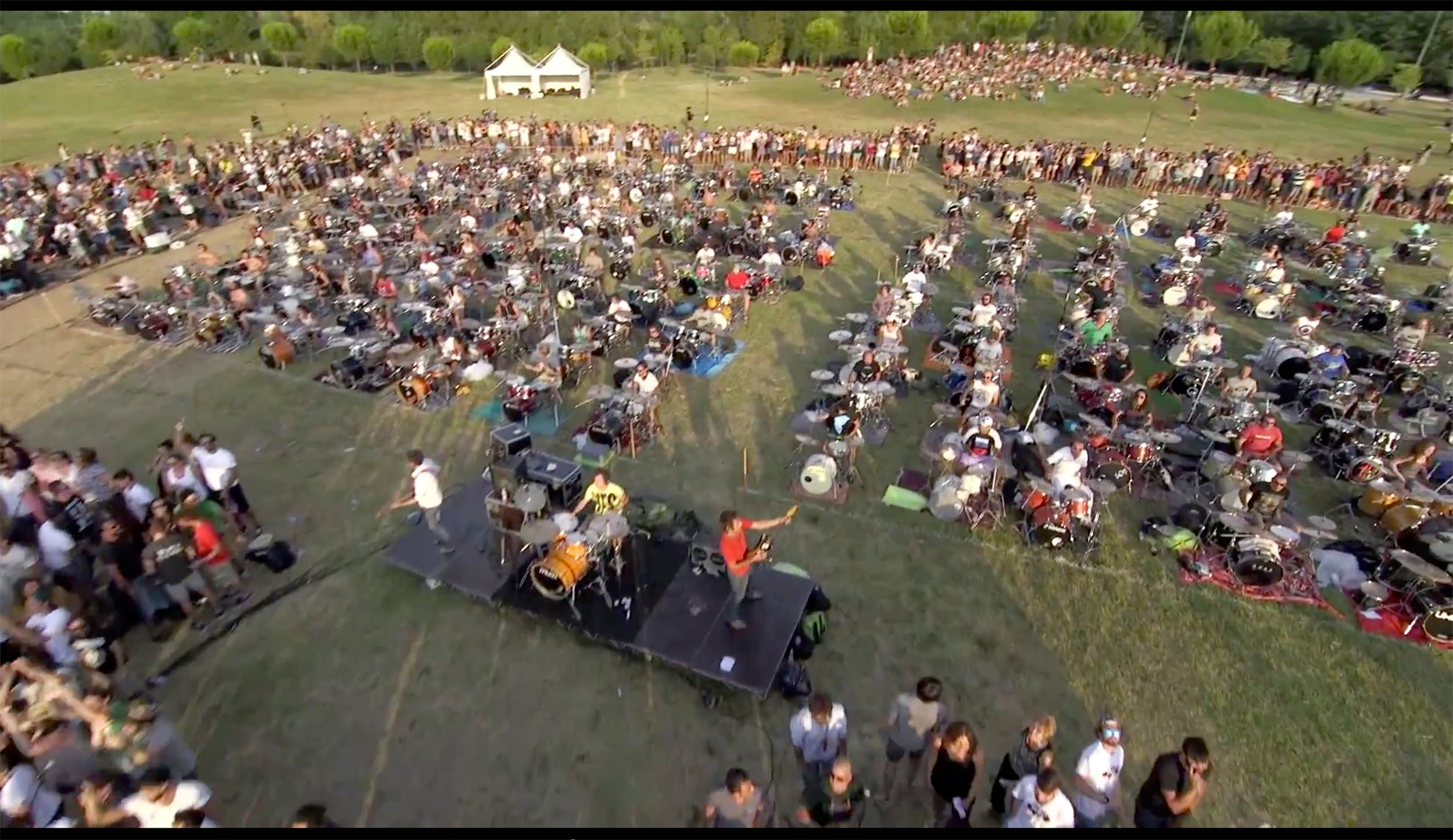 Interpretan ‘Learn to Fly’ para que Foo Fighters visite Cesena