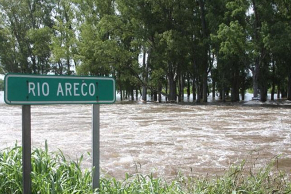 Desbordó río Areco y hay corte en autopista a Buenos Aires