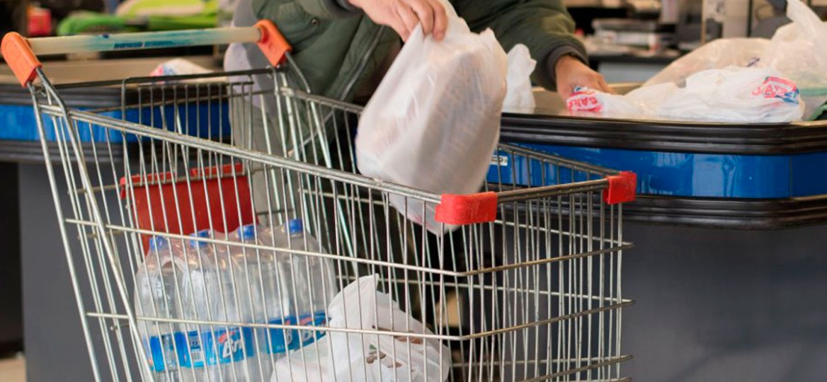 Continúa el debate por el uso de las bolsas de súper