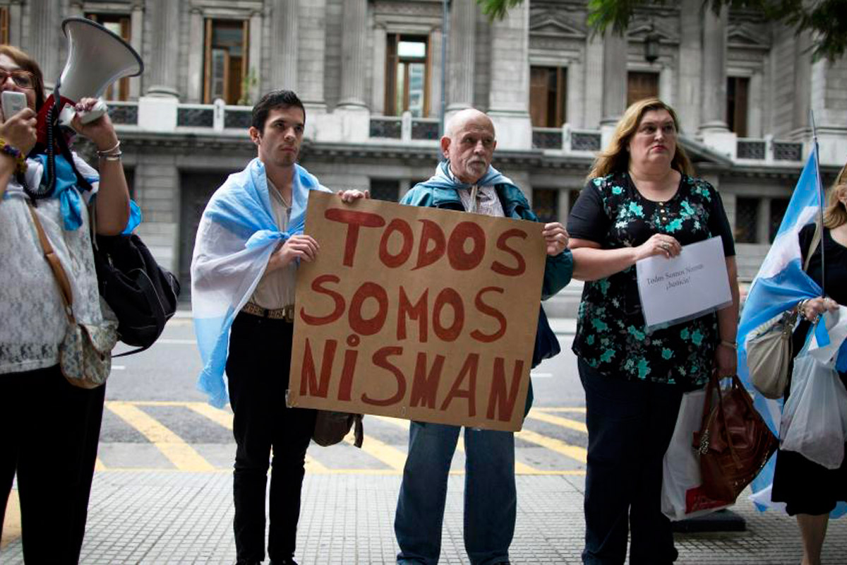 Piden embargo de 80 millones a familia Nisman por lavado
