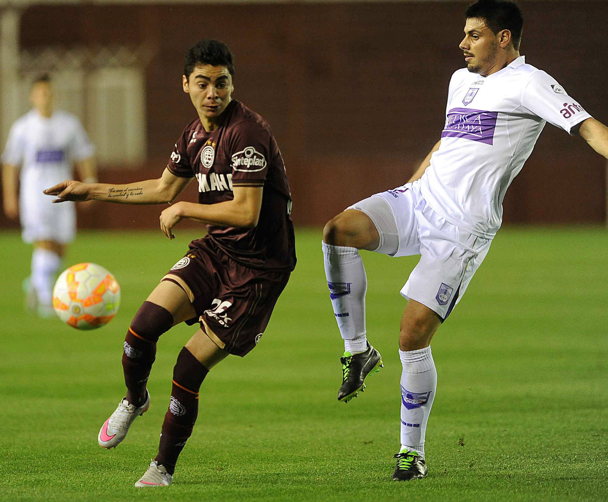 Lanús y Defensor Sporting no se sacaron ventajas