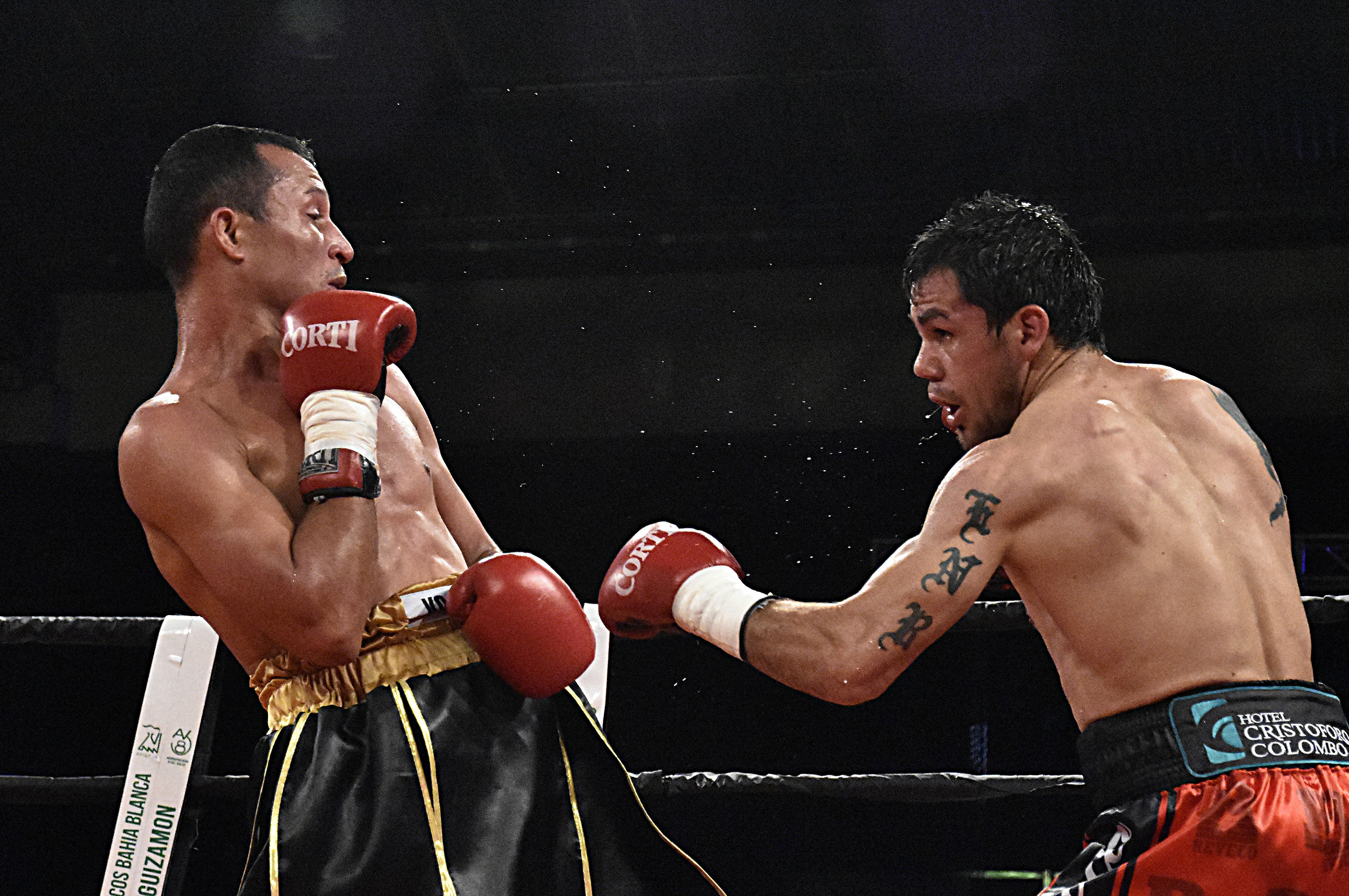 Boxeo: Reveco volvió a la victoria y va por el título