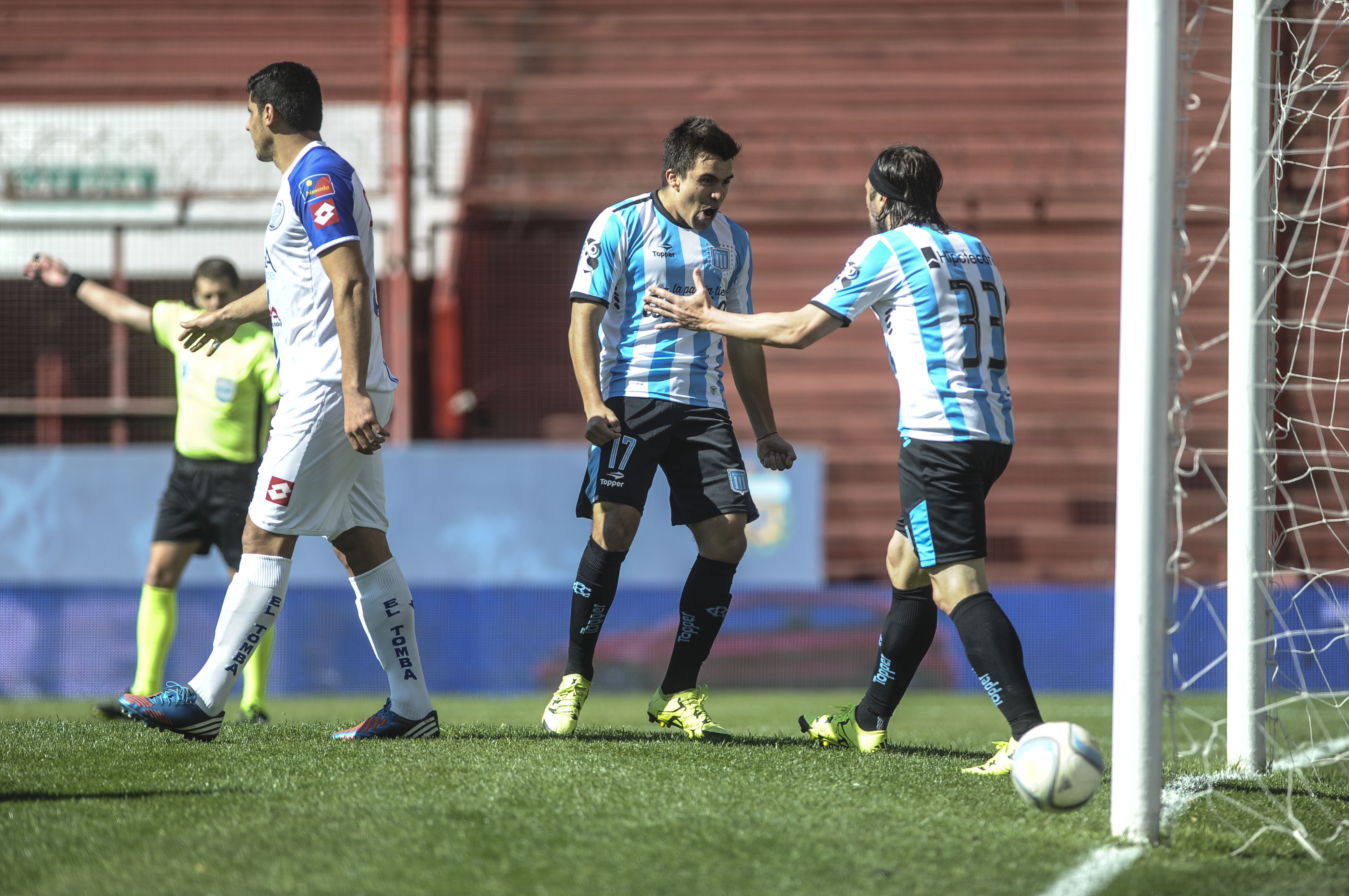 Racing ganó y todavía tiene chances en el torneo