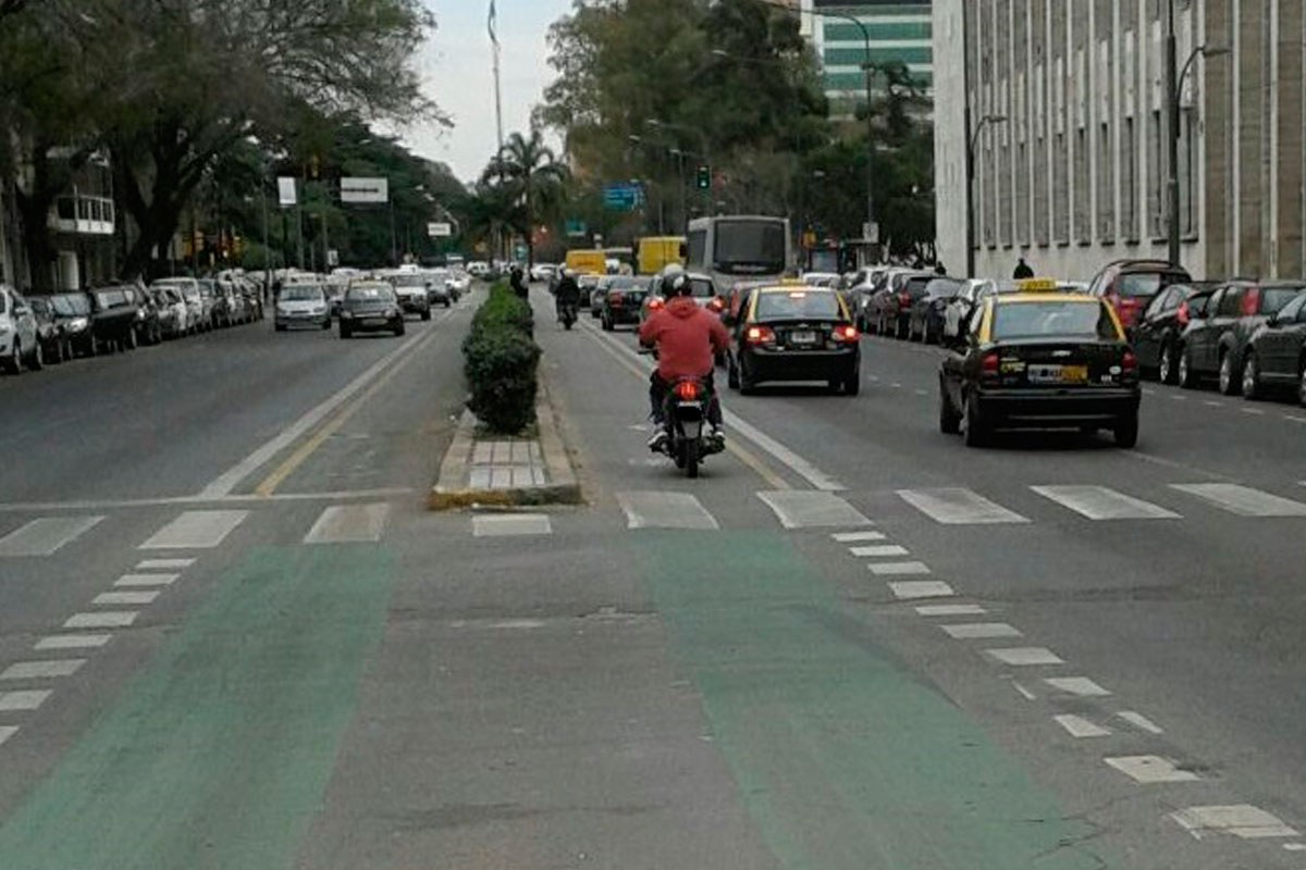 Ciclovías: ¿prohíben estacionar por Córdoba y Oroño?
