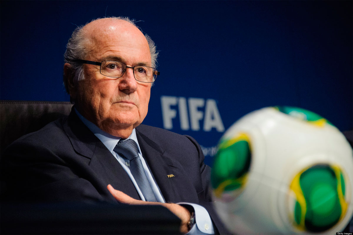 Sospechan que Blatter hizo un “pago desleal” a Platiní